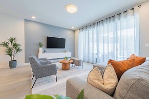 Your Orlando Retreat: Warm and Welcoming Townhome