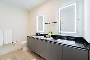 Your Orlando Retreat: Warm and Welcoming Townhome