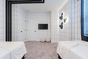 Your Orlando Retreat: Warm and Welcoming Townhome