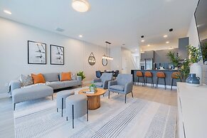 Your Orlando Retreat: Warm and Welcoming Townhome