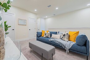 Your Orlando Retreat: Warm and Welcoming Townhome