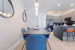 Your Orlando Retreat: Warm and Welcoming Townhome