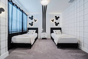 Your Orlando Retreat: Warm and Welcoming Townhome