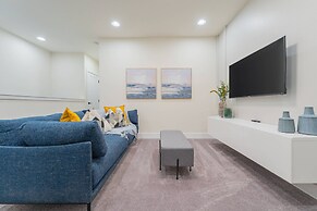 Your Orlando Retreat: Warm and Welcoming Townhome