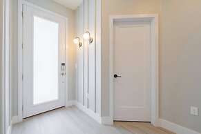 Your Orlando Retreat: Warm and Welcoming Townhome