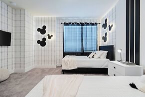 Your Orlando Retreat: Warm and Welcoming Townhome