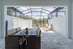 Your Orlando Retreat: Warm and Welcoming Townhome