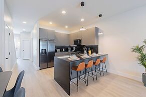 Your Orlando Retreat: Warm and Welcoming Townhome