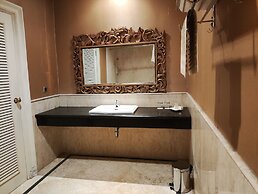 GRAND EMPIRE PALACE HOTEL