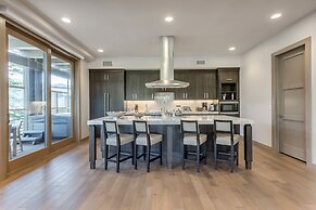 Premium Three Bedroom 3 Apartment Hotel by RedAwning