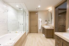 Premium Junior Three Bedroom 3 Apartment Hotel by Redawning