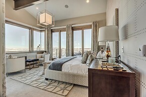 Two Bedroom Penthouse 2 Apartment Hotel by Redawning