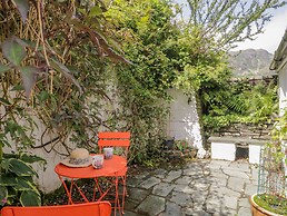 2 Gateside Cottages