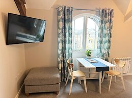 Warehouse Apartment-1 King Bed, Sleeps 2