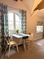 Warehouse Apartment-1 King Bed, Sleeps 2