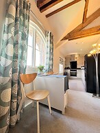 Warehouse Apartment-1 King Bed, Sleeps 2