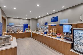 Holiday Inn Express & Suites Hawaiian Gardens by IHG