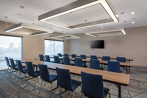 Holiday Inn Express & Suites Hawaiian Gardens by IHG