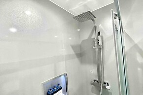 Stunning Luxury Apartment Near Motherwell