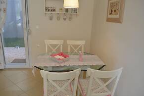 Inviting 2-bed Apartment in Nikiti, Greece