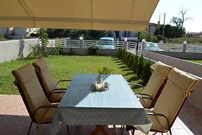 Inviting 2-bed Apartment in Nikiti, Greece