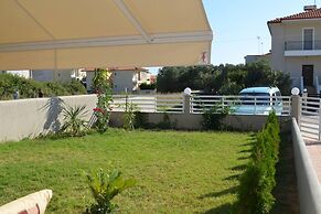 Inviting 2-bed Apartment in Nikiti, Greece