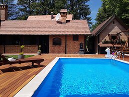 Holiday House Papuk is Located in Park of Nature