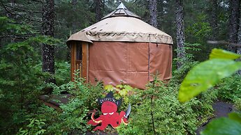 Nauti Otter Inn and Yurt Village