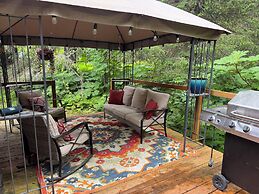 Nauti Otter Inn and Yurt Village