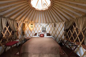 Nauti Otter Inn and Yurt Village