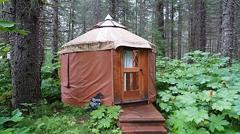 Nauti Otter Inn and Yurt Village