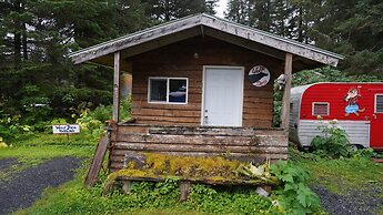 Nauti Otter Inn and Yurt Village