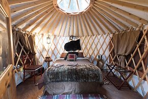 Nauti Otter Inn and Yurt Village