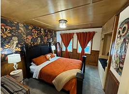 Nauti Otter Inn and Yurt Village