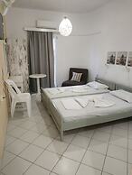 Renia Studios -studio for 2 Pers With a Swimming Pool