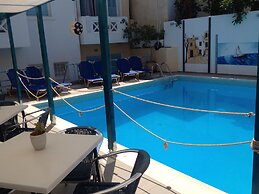 Renia Studios -studio for 2 Pers With a Swimming Pool