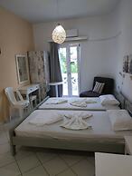 Renia Studios -studio for 2 Pers With a Swimming Pool