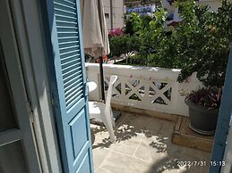 Renia Studios -studio for 2 Pers With a Swimming Pool