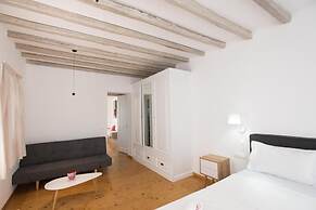 Luxury Sea View Apartment w shared pool