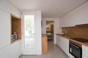 Luxury Sea View Apartment w shared pool