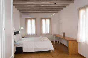 Luxury Sea View Apartment w shared pool