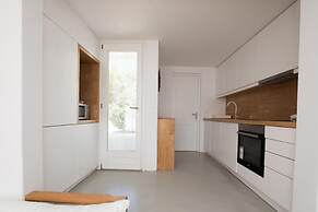 Luxury Sea View Apartment w shared pool