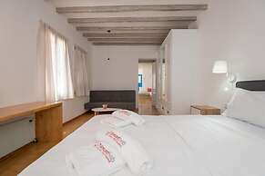 Luxury Sea View Apartment w shared pool