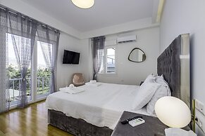 Lush Sapphire apt in the heart of Athens