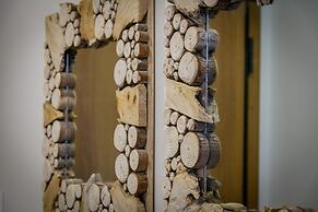 Lush Sapphire apt in the heart of Athens