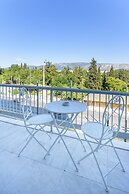 Lush Sapphire apt in the heart of Athens
