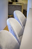 Lush Sapphire apt in the heart of Athens