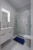 Lush Sapphire apt in the heart of Athens