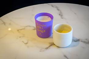 Lush Sapphire apt in the heart of Athens