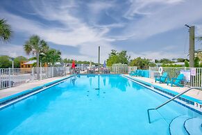 Aqua Lodge Rentals At Coconut Cay